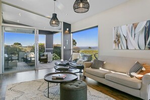 Unclassified image, 2 of 49, button