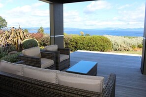 Unclassified image, 5 of 49, button