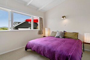 Desk, iron/ironing board, travel cot, WiFi