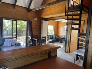 TV, fireplace - Relax in Hawai - The lake is right there (Taupo)