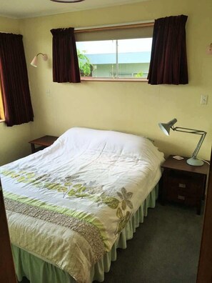 5 bedrooms, iron/ironing board, travel cot, bed sheets