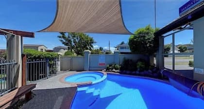 Tui Unit - So close to the lake +Pool