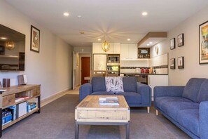 Unclassified image, 5 of 24, button