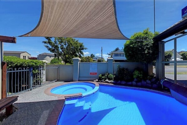 Unclassified image, 1 of 24, button