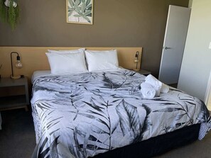 2 bedrooms, iron/ironing board, travel cot, WiFi