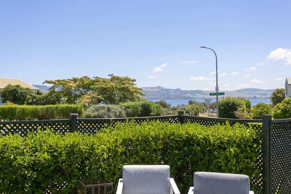 Property grounds - You little beauty - Wharewaka Beach Magic! (Taupo)