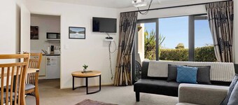 Studio 28 Deluxe King Unit