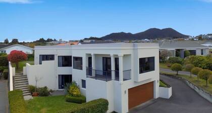 Studio 28 Deluxe King Unit