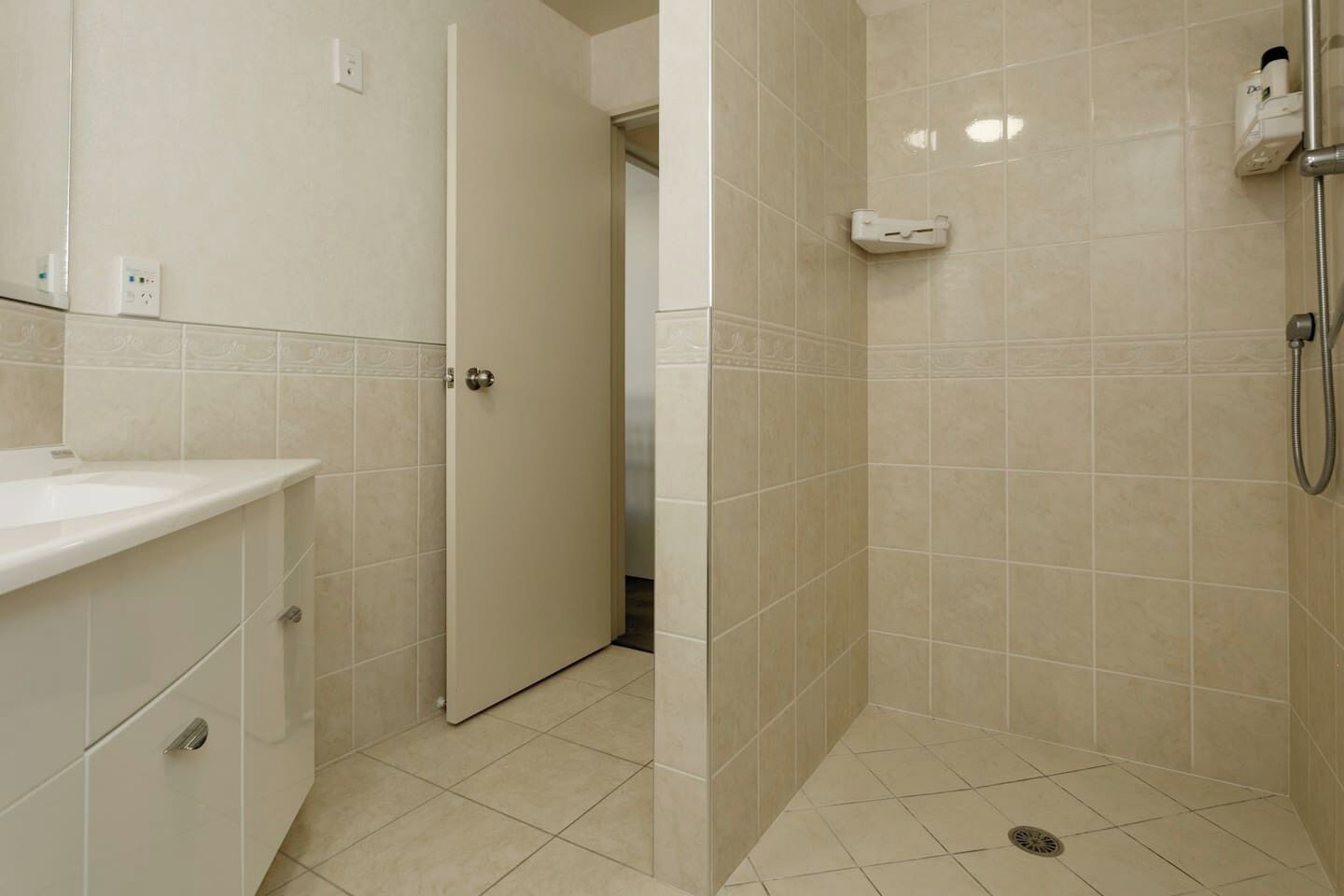 Douche, sèche-cheveux