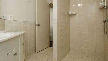 Douche, sĂšche-cheveux