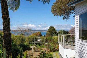 Property grounds - Elegance of Te Kopua, Lake views and Birdsong (Taupo)