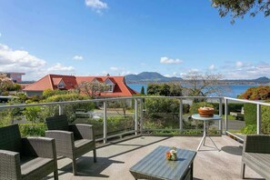 Terrace/patio - Elegance of Te Kopua, Lake views and Birdsong (Taupo)