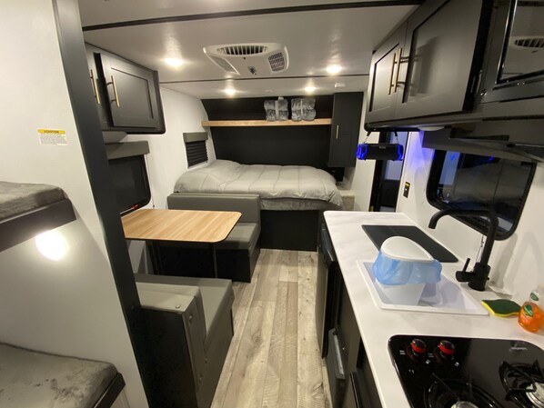 1 habitación y ropa de cama 