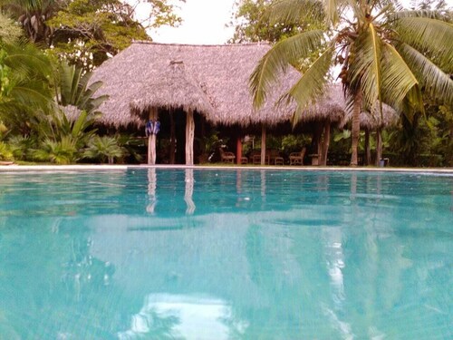 Luxury Villa w/ large Pavilion and tropical gardens close to beach