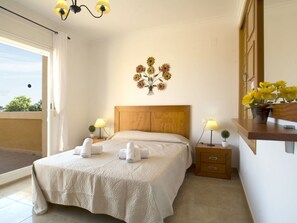 10 Schlafzimmer, Bügeleisen/Bügelbrett, Reisekinderbett