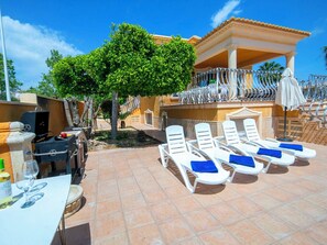 Outdoor dining - Stunning private villa for 21 guests with private pool, WIFI, A/C, TV, patio and pets allowed (Benissa)
