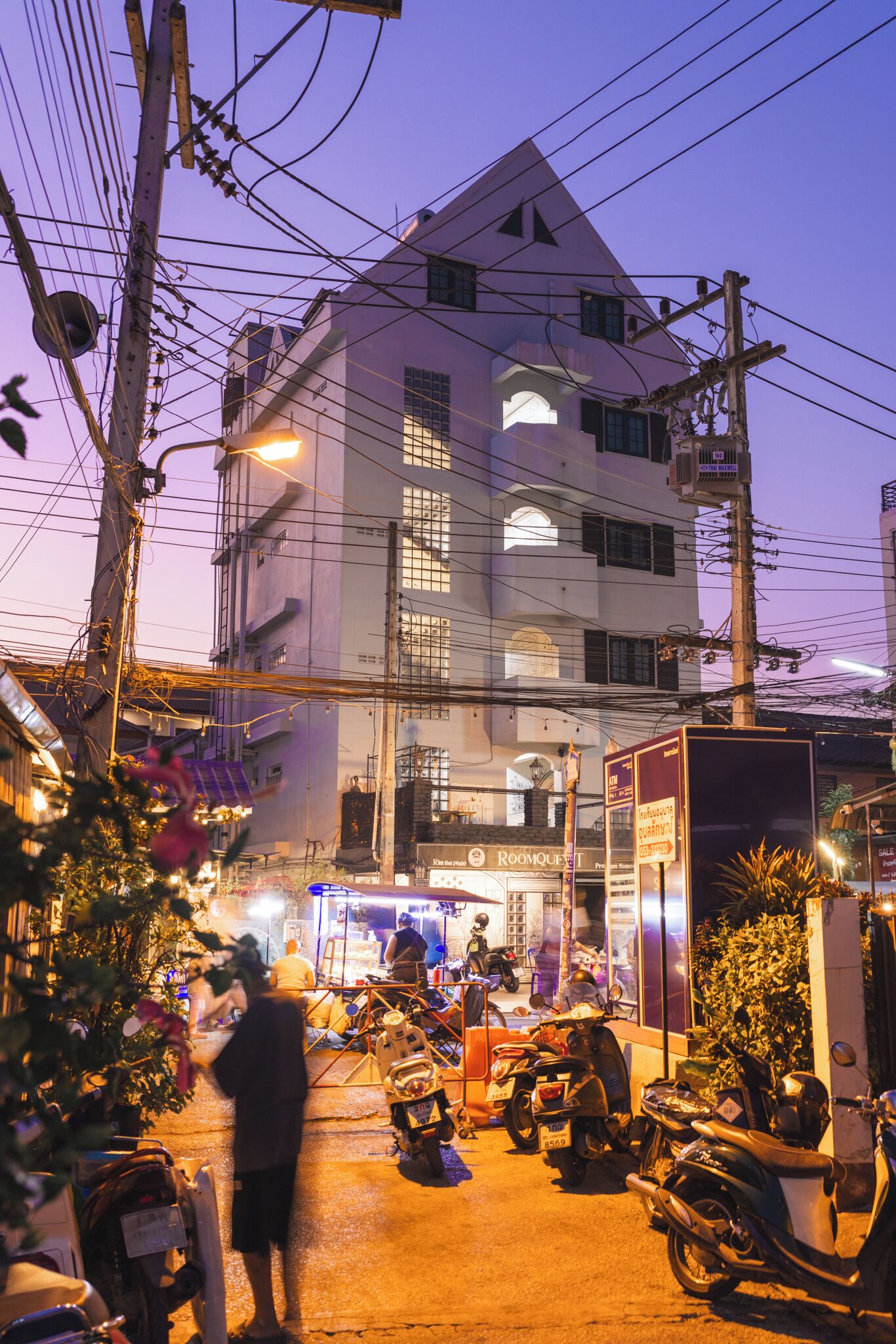 住宿正面 - 傍晚/夜晚