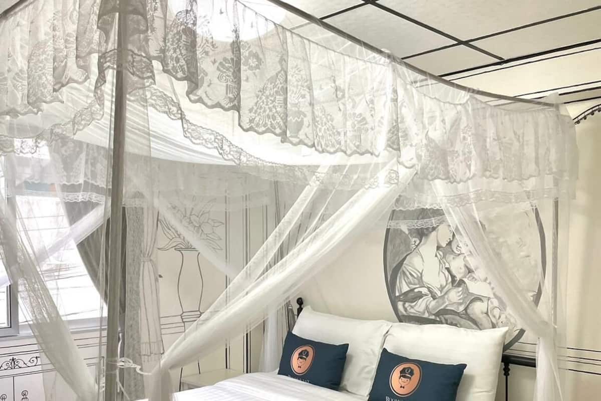 Habitación doble estándar | Decoración personalizada, cortinas blackout, wifi gratis y ropa de cama