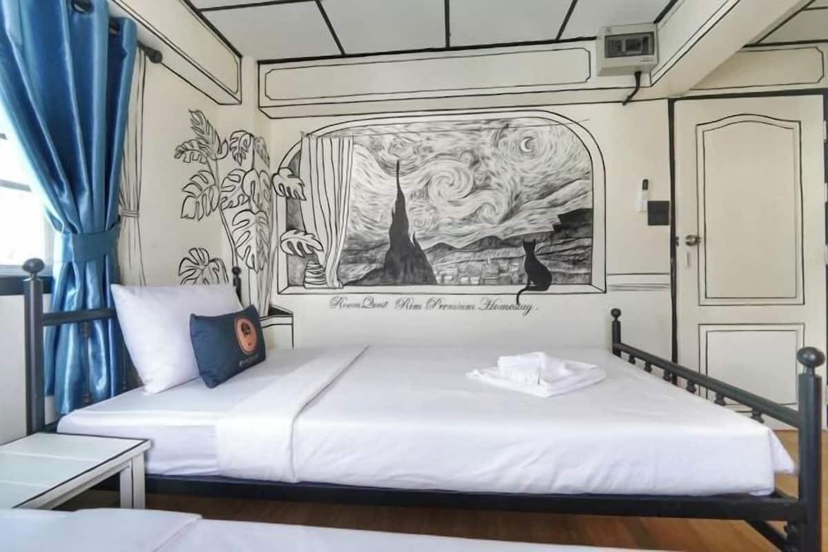 Decoración personalizada, cortinas blackout, wifi gratis y ropa de cama