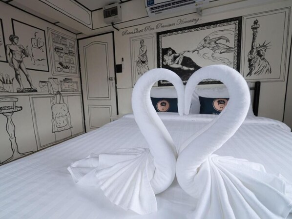 Individually decorated, blackout curtains, free WiFi, bed sheets - RoomQuest Chiang Mai Tha Phae (Chiang Mai)