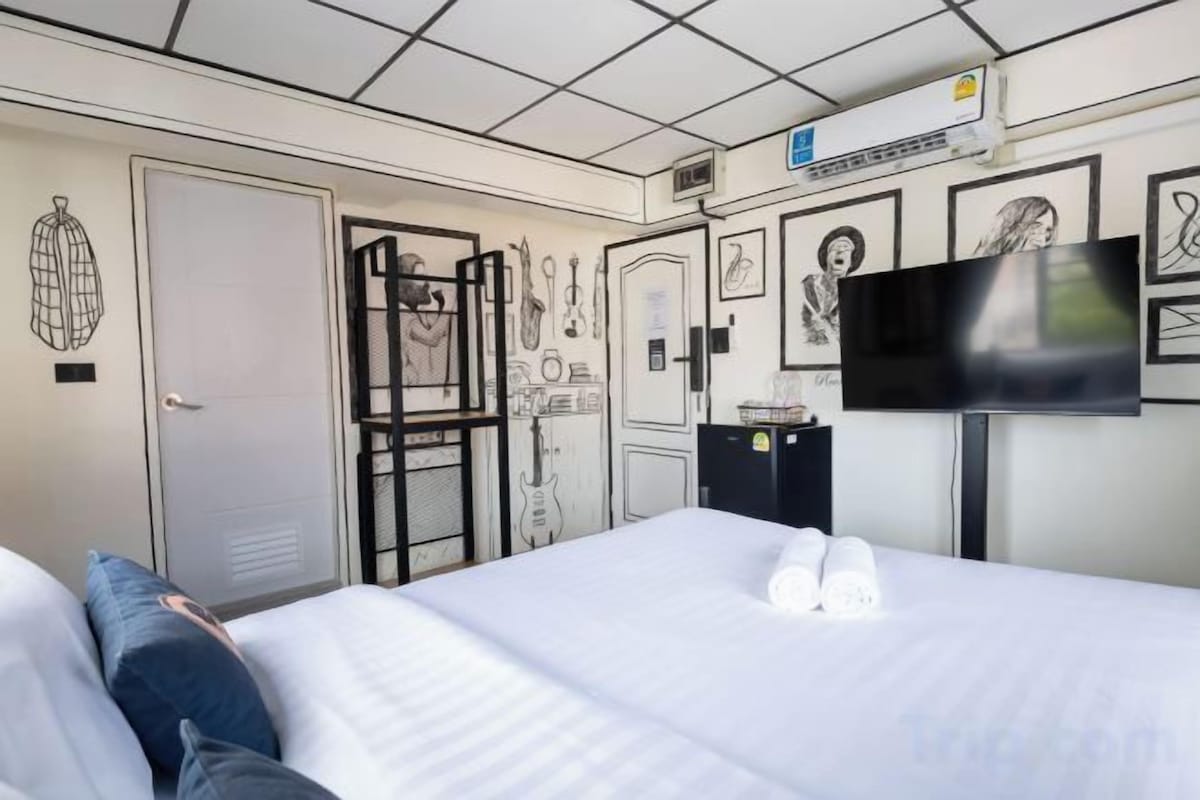 Blackout curtains, free WiFi, individually decorated, bed sheets