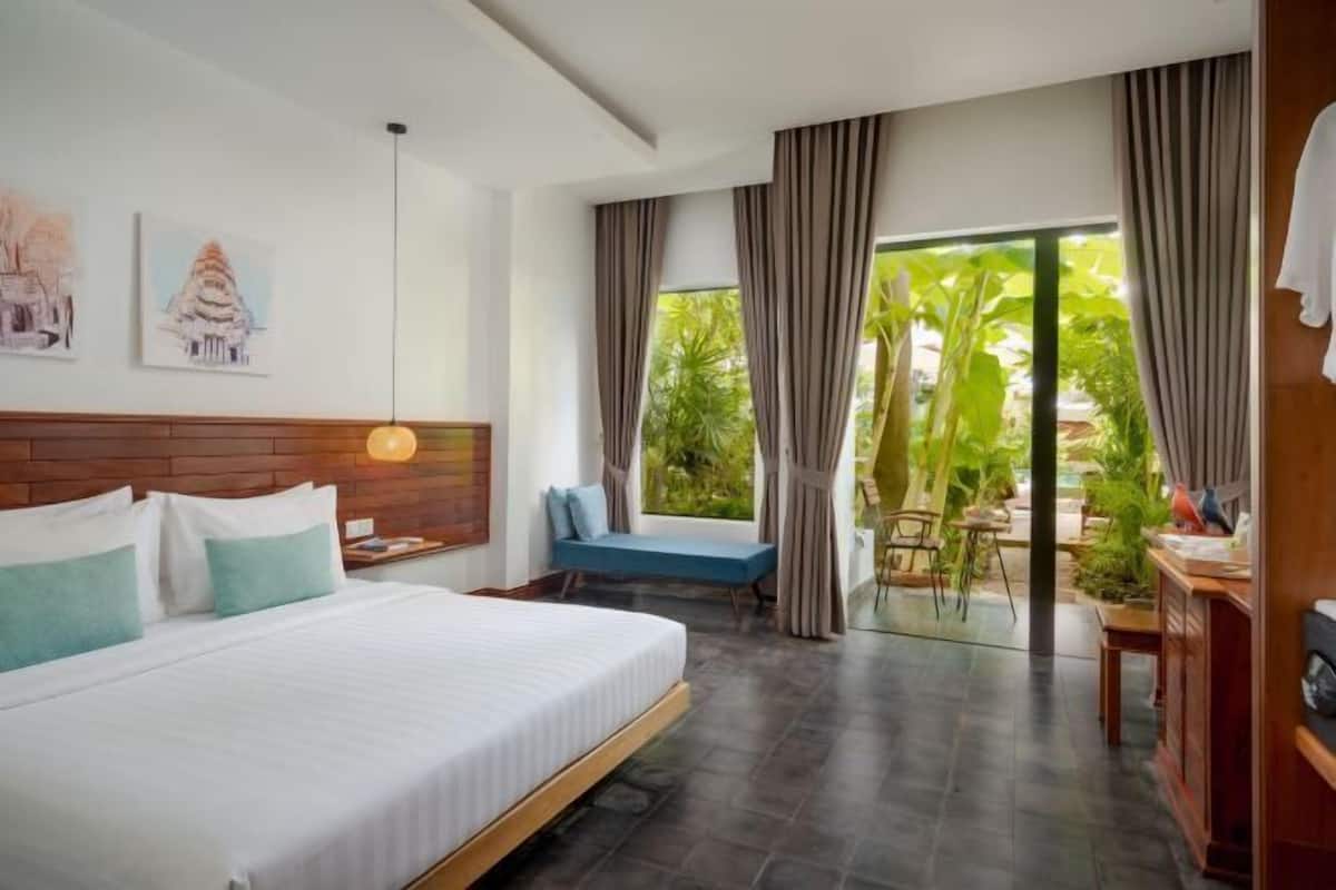 Minibar, bàn, truy cập Internet không dây miễn phí, bộ trải giường