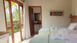Un dormitorio con dos camas, una ventana con cortinas, techo de madera y aire acondicionado de pared.
