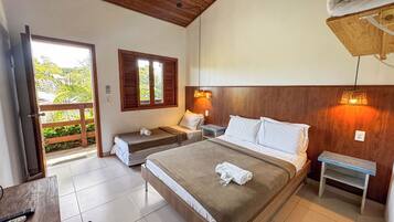 Economy Triple Room | Minibar, soundproofing, free WiFi, bed sheets