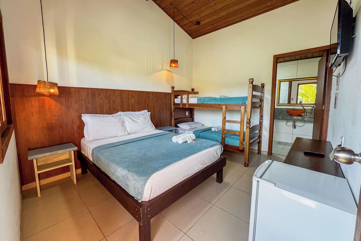 Economy Quadruple Room | Minibar, soundproofing, WiFi (free), bed sheets
