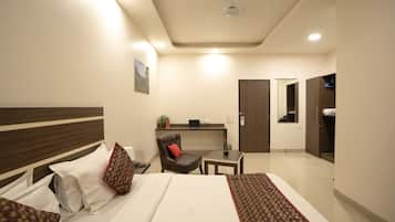Deluxe Room | Individually decorated, individually furnished, desk, laptop workspace