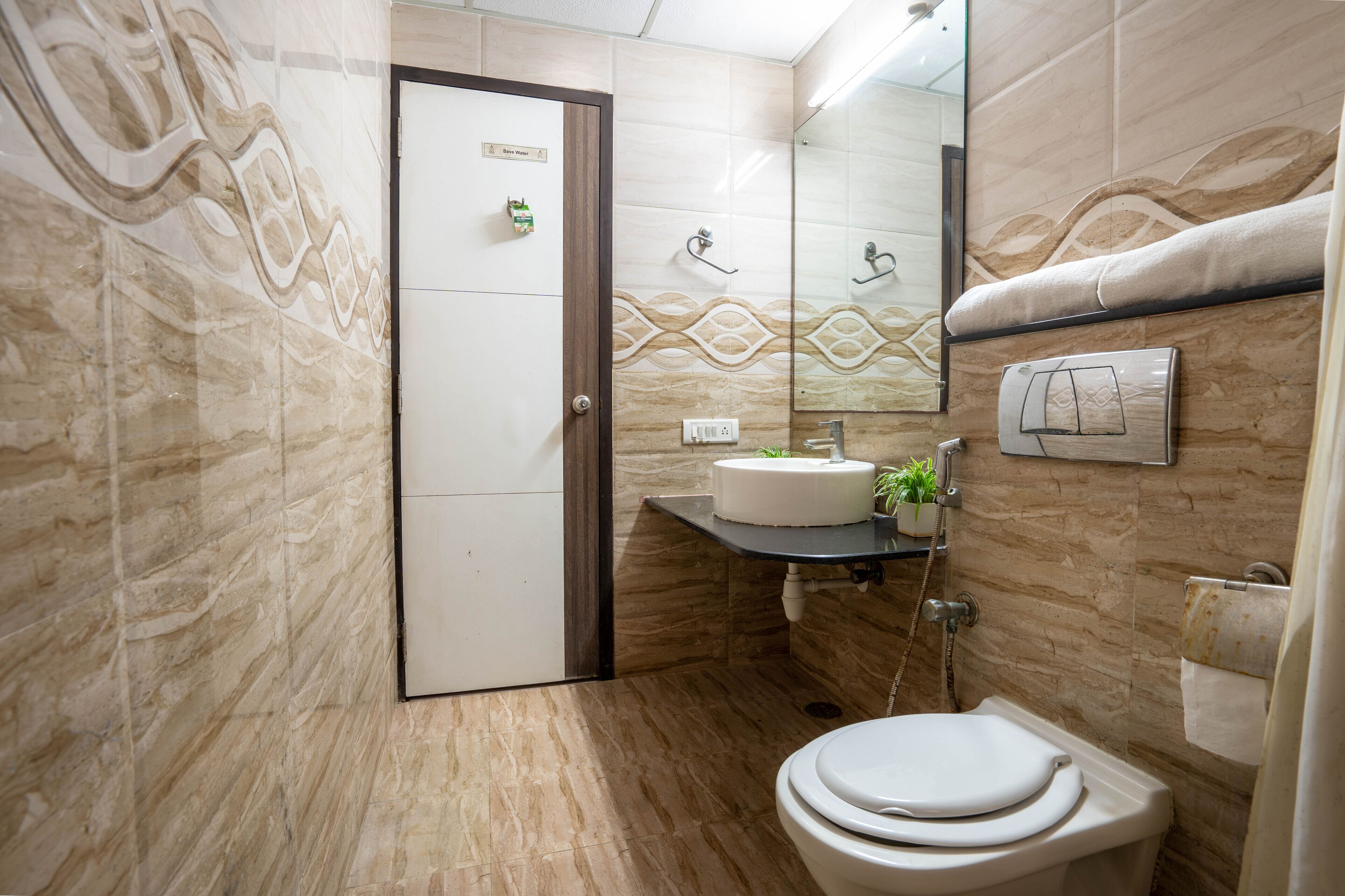 Habitación Deluxe | Baño | Regadera, regadera tipo lluvia, amenidades de baño gratuitas, toallas 