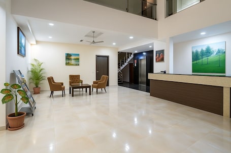 Lobby. Compact Tea Square