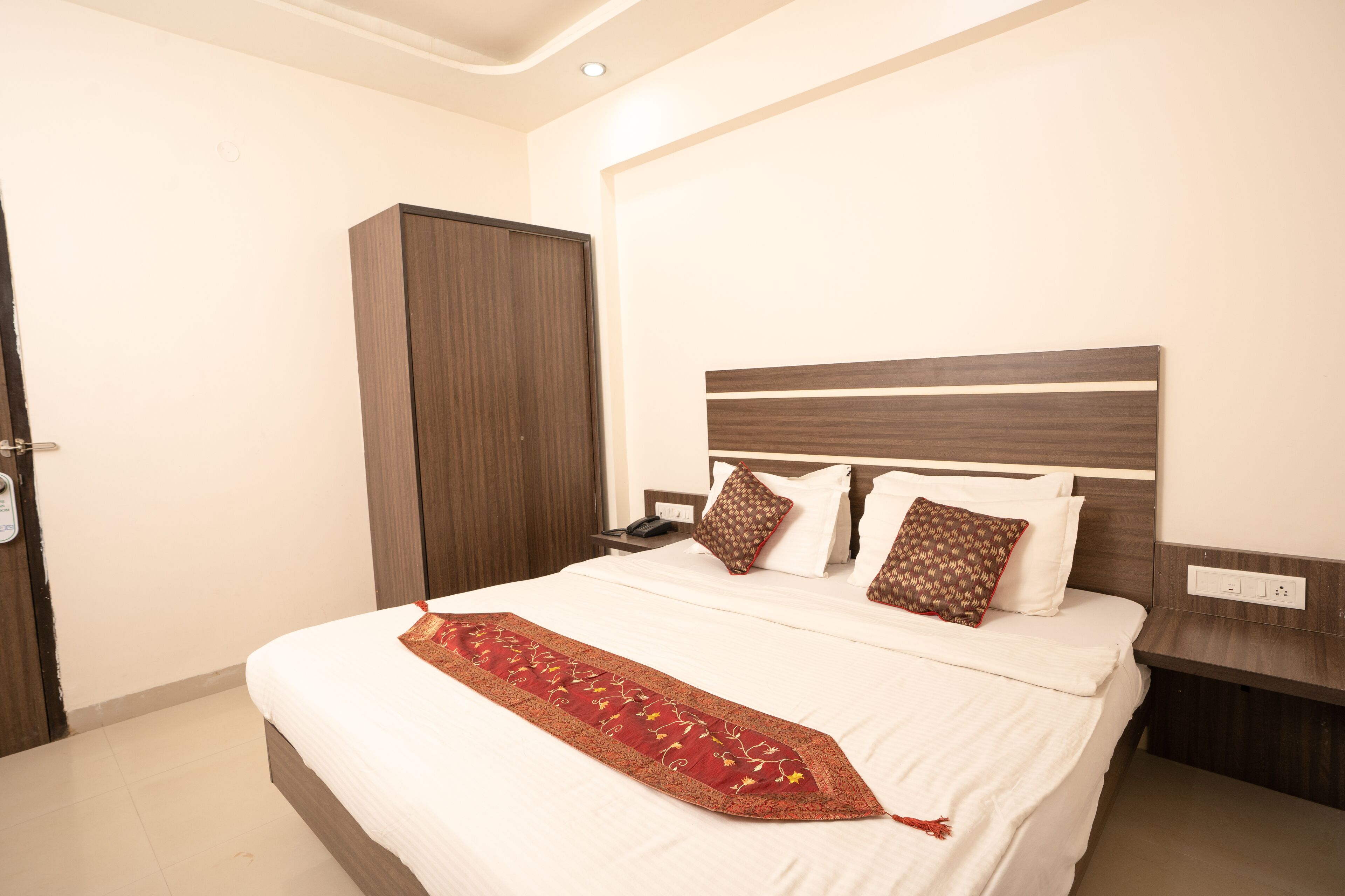 standard room | 1 bedroom, individually decorated, individually furnished, desk