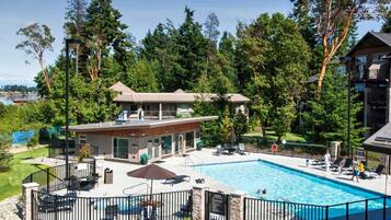 Piscine extérieure, piscine chauffée