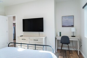 2 Schlafzimmer, Schreibtisch, Bügeleisen/Bügelbrett, kostenloses WLAN