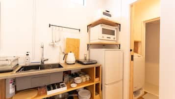 Design Apartment, Multiple Beds, Non Smoking, Kitchen | Private kitchen | Fridge, microwave, stovetop, electric kettle