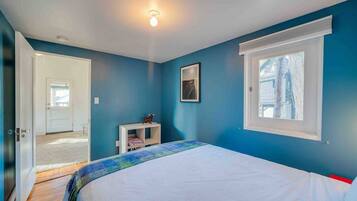 1 bedroom, travel cot, free WiFi, bed sheets
