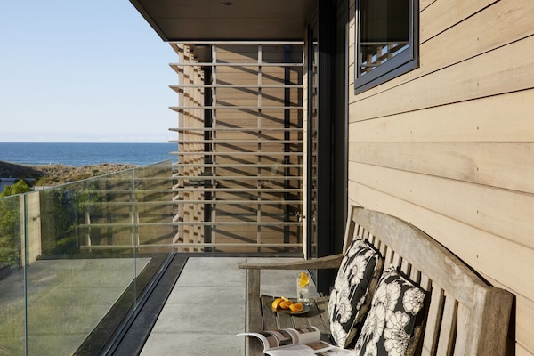 Master bedroom and bedroom 2 deck