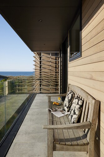 Beach. Luxury. New. Clean.