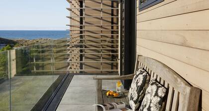 Beach. Luxury. New. Clean.