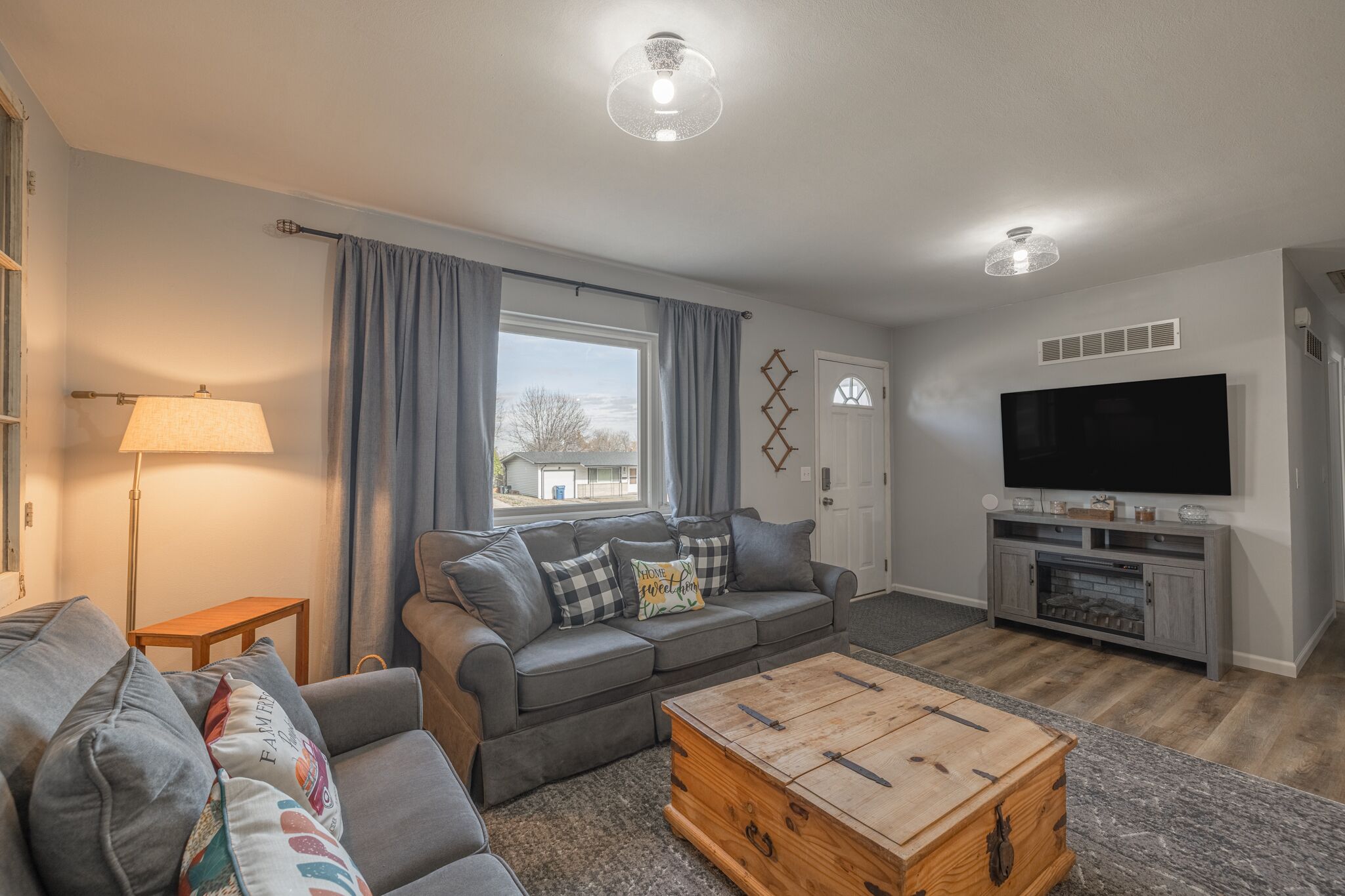 Smart TV, fireplace, computer monitors