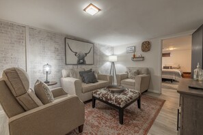 4 bedrooms, desk, iron/ironing board, free WiFi