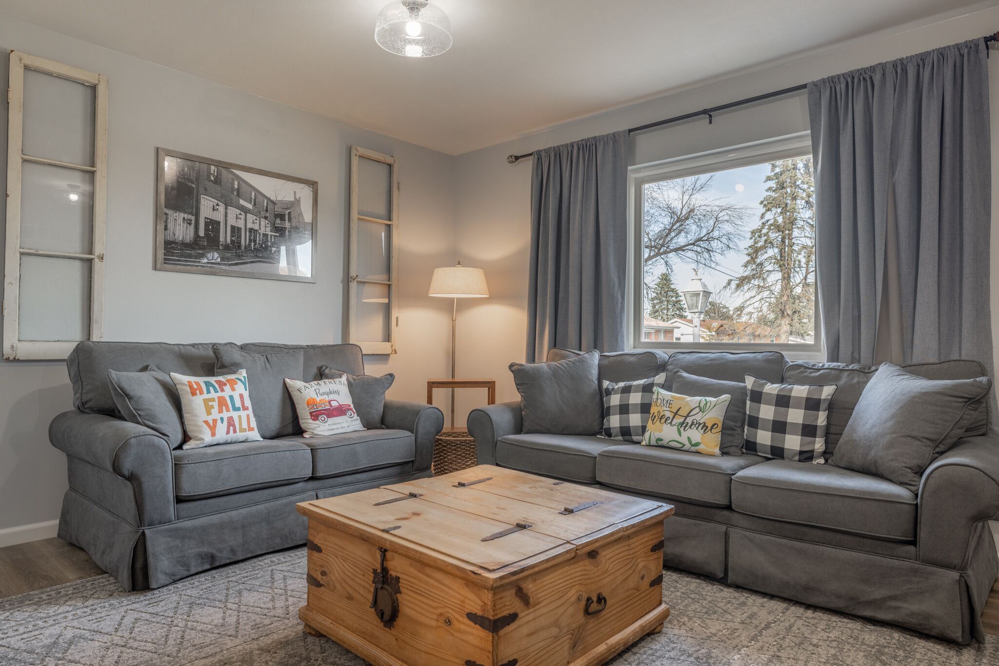 Smart TV, fireplace, computer monitors