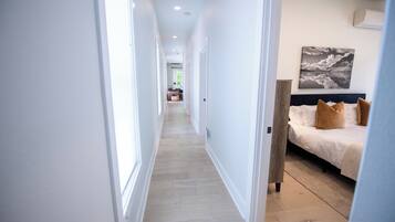 3 bedrooms, desk, iron/ironing board, travel crib