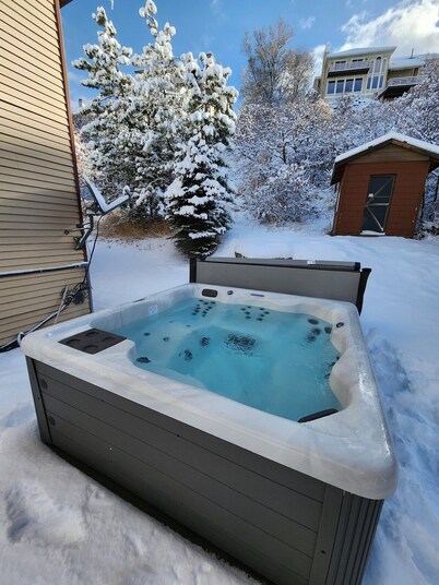 Spacious 5BR home in Cottonwood Heights, perfect for family getaways!