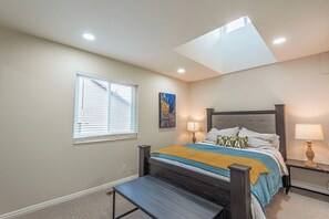 5 chambres, bureau, accès au Wi-Fi (inclus), literie fournie