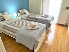 2 dormitorios, tabla de planchar con plancha, cuna de viaje y wifi