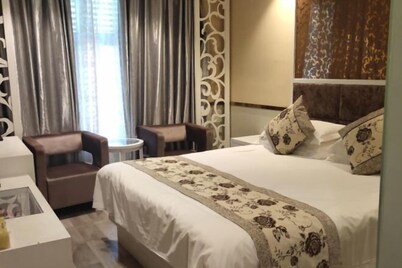 Yunhe Brilliant Business Hotel