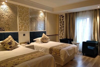 Yunhe Brilliant Business Hotel