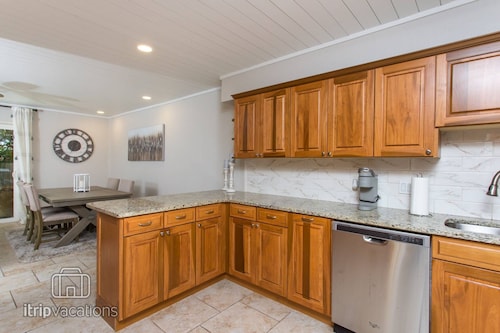 Snowbird Friendly | Heart of Fort Walton Beach | Pet Friendly | Fenced | Close to Beaches & Bases